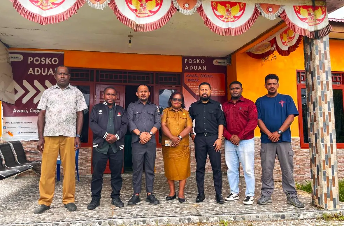 Jajaran Bawaslu Provinsi Papua Barat Daya bersama Jajaran Jajaran Bawaslu Kabupaten Tambrauw