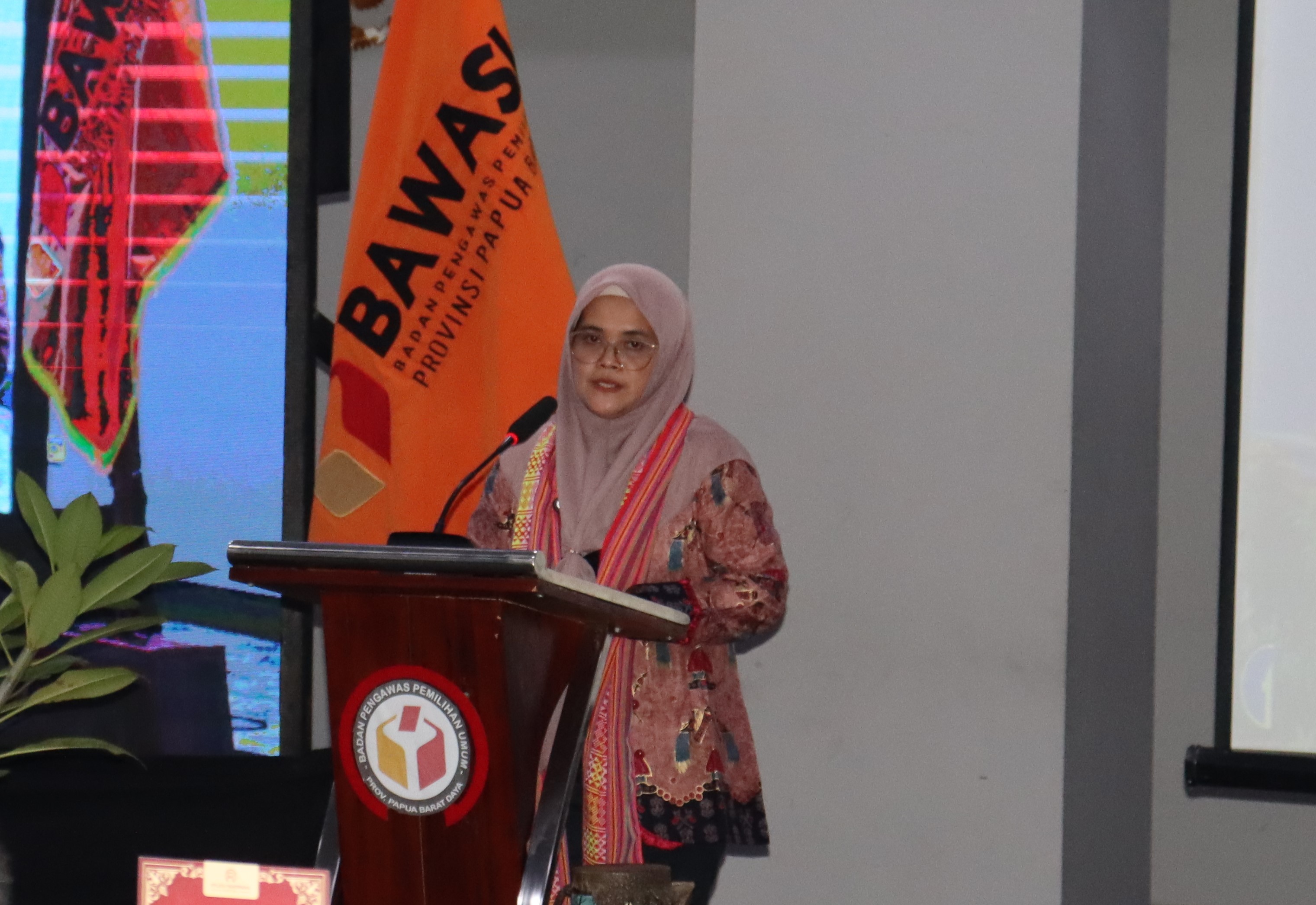Penguatan Kelembagaan : Anggota Bawaslu RI, Lolly Suhenty Menekankan Tiga Hal Ini