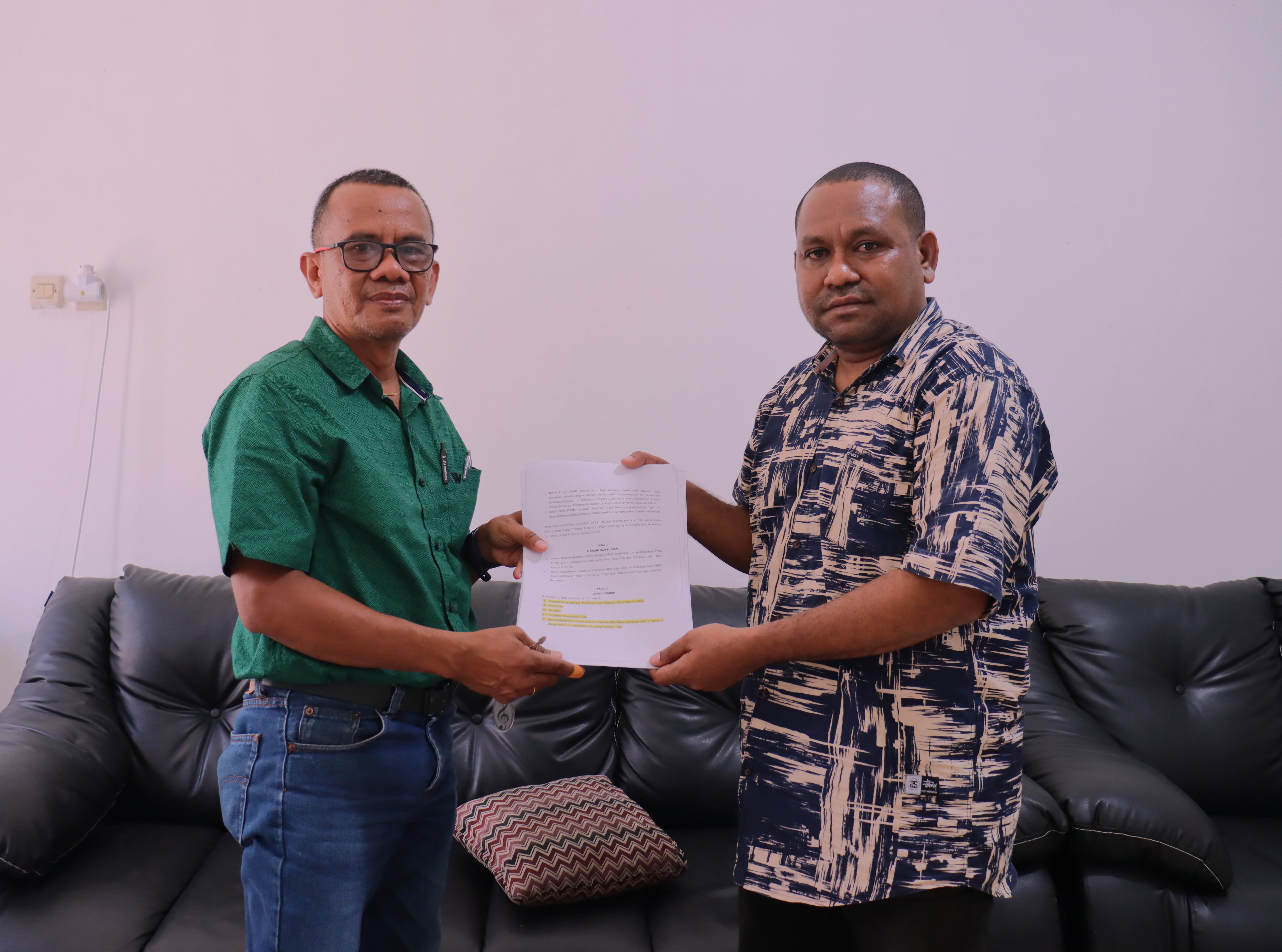 Ketua Bawaslu PBD dan ketua LPPM STIE Bukit Zaitun Sorong