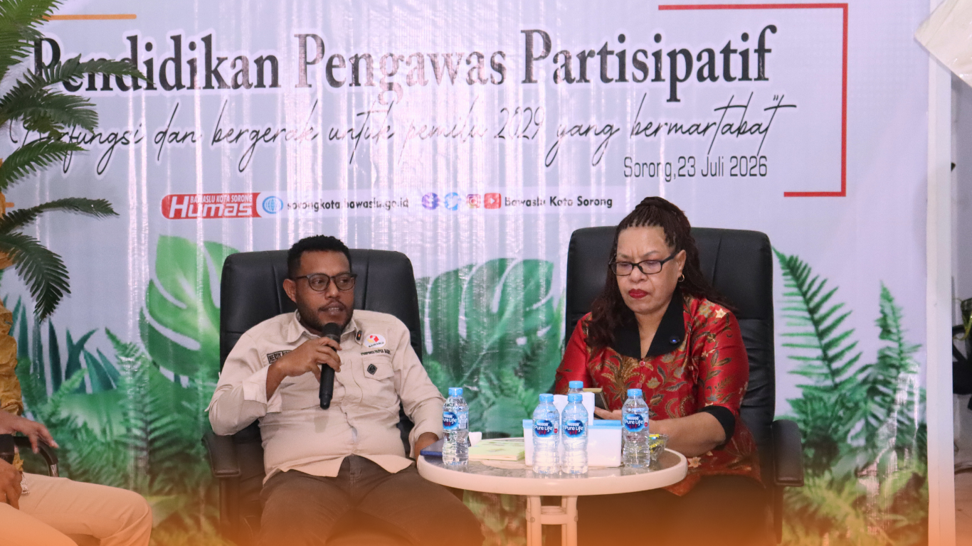 Herdhy F Rumbewas dan Regina Gembenop Hadir sebagai Narasumber dalam Pelaksanaan P2P di Bawaslu Kota Sorong