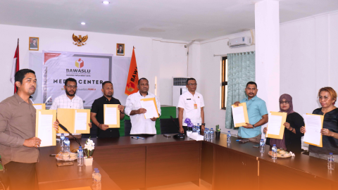 Penandatangan IKU Bawaslu Provinsi, Bawalsu kabupaten dan Kota Se-Provinsi Papua Barat Daya