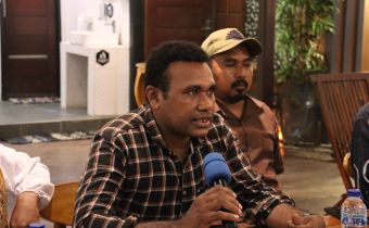 Rajab Refideso, pengurus Badan koordinasiHMI Papua Barat Daya - Papua Barat, pada acara Ngabuburit Pengawasan