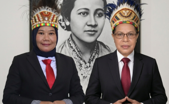 Zatriawati dan Regina Gembenop - Bawaslu Provinsi Papua Barat Daya