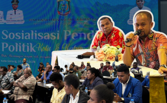 Sofyan (kanan atas/depan) - Koordiv SDMO Bawaslu Papua Barat Daya - Sosialisasi Pendidikan Politik - Kesbangpol