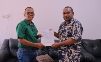 Ketua Bawaslu PBD dan ketua LPPM STIE Bukit Zaitun Sorong